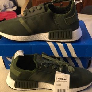 Exclusive olive green adidas mens size 7